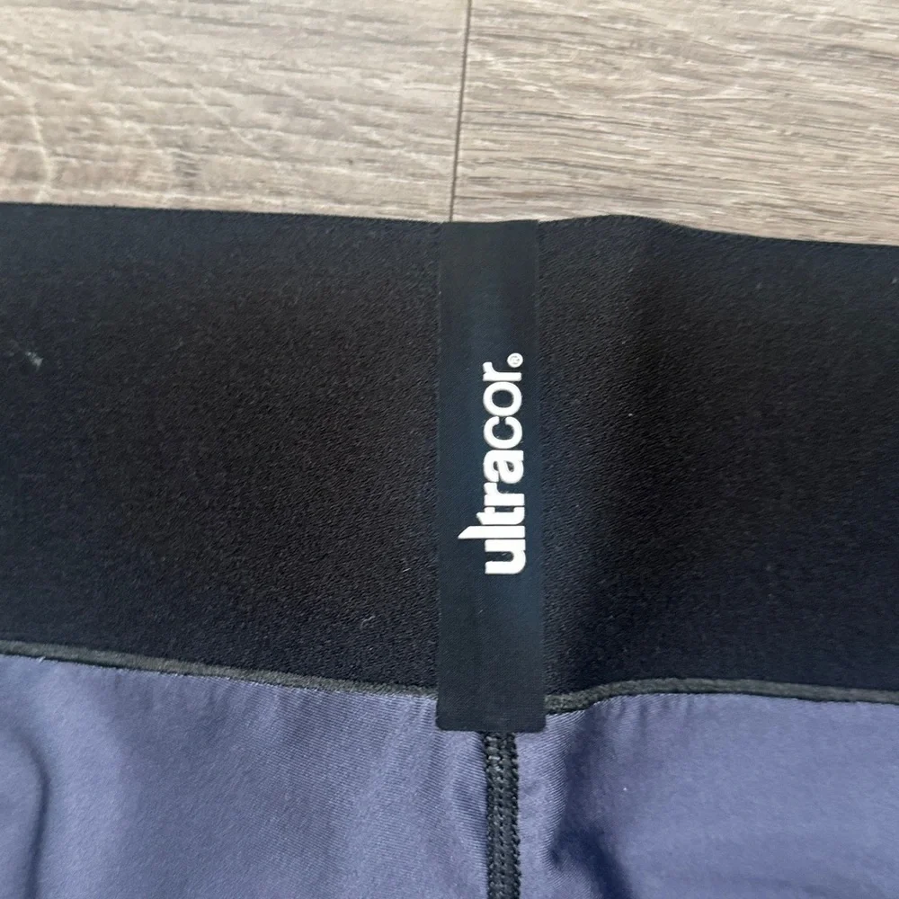 Ultracor Black Leggings with Gray Accents Mid rise Stripe